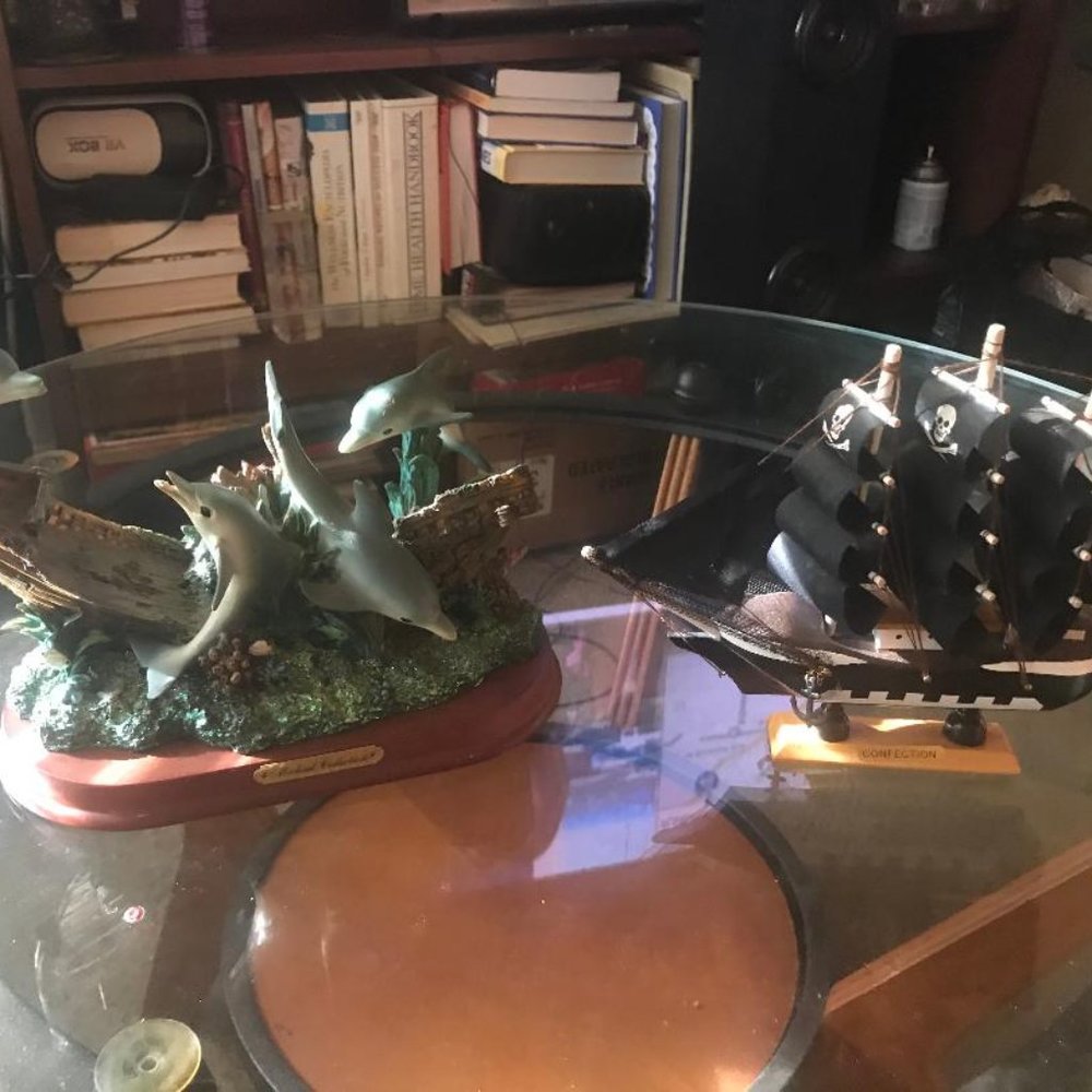 Desk decor package.